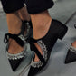 Λεπτά χαμηλά παπούτσια, διακοσμημένα με διαμάντια